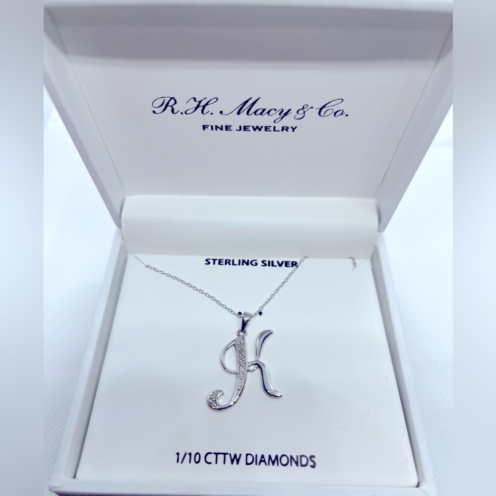 Women sterling silver 1/10 CTTW Diamond made by R.H. Macy & Co.